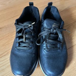 Black Women’s Sketchers Size 7 excellent condition